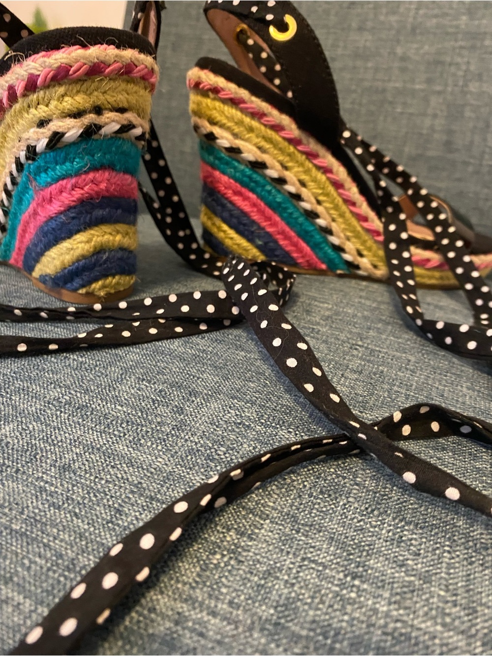 💕 💙 Women’s Black Multi-Color Betsey Johnson Wedge Sandals sz6